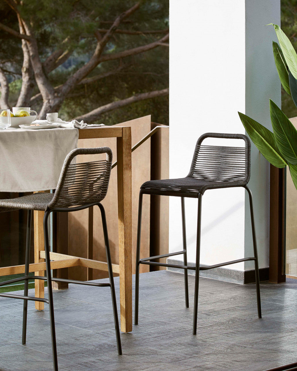 Scaun exterior bar negru din metal Lambton Small Kave Home