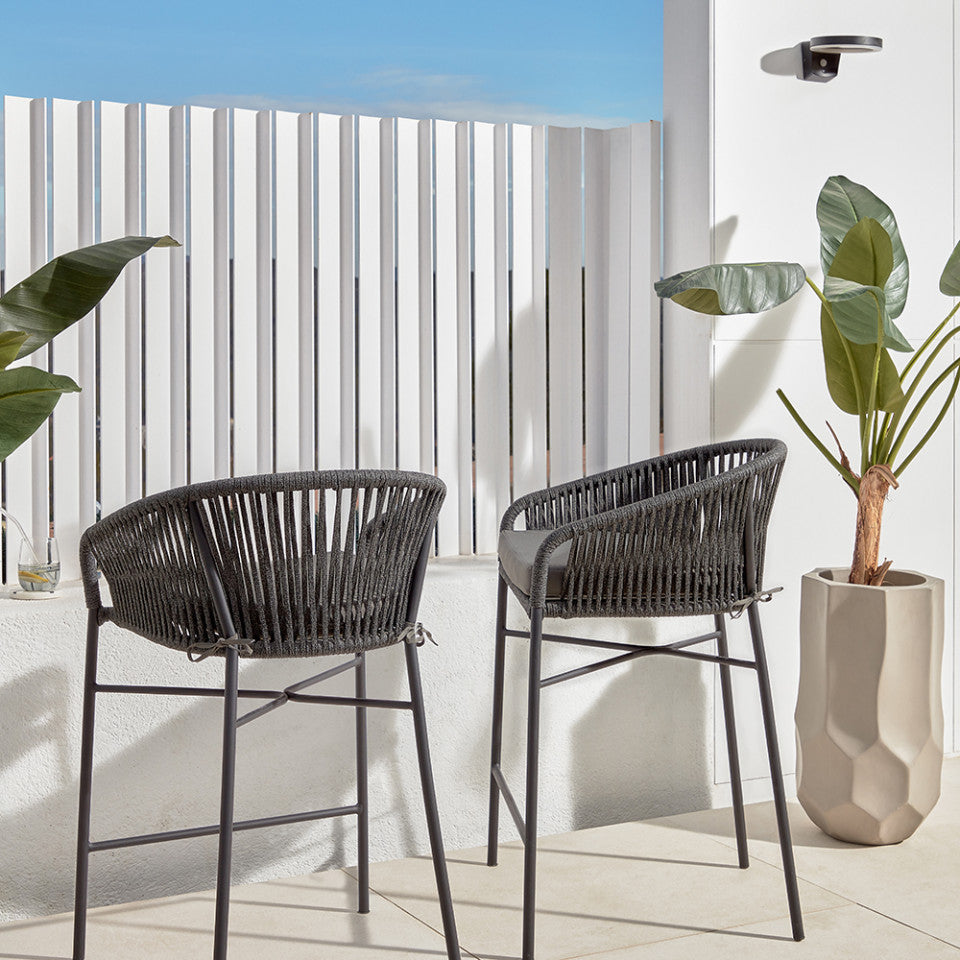 Scaun exterior bar negru din metal Yanet Low Kave Home