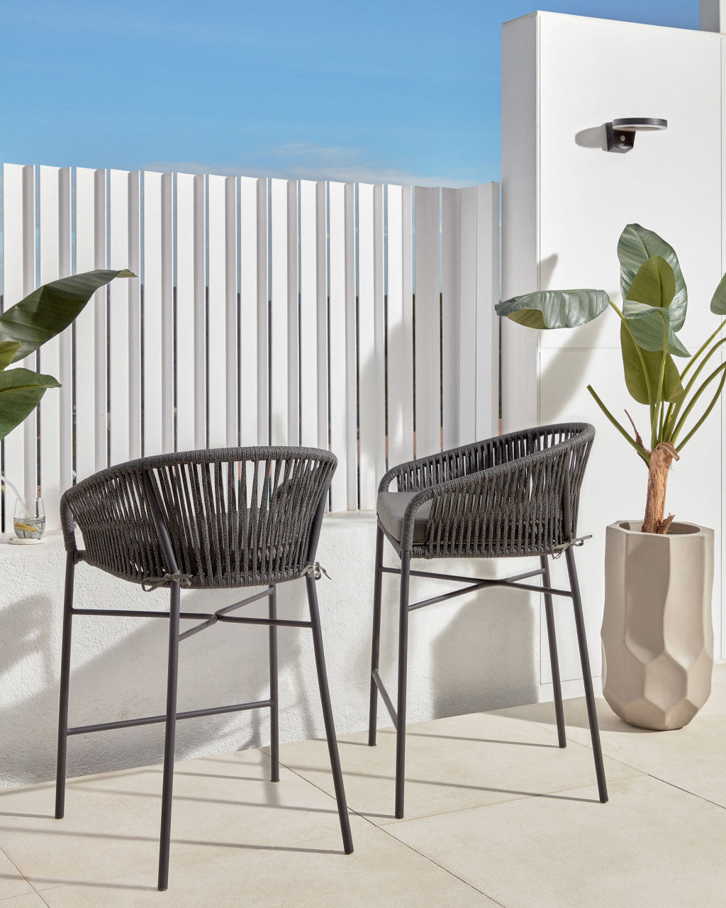 Scaun exterior bar negru din metal Yanet Low Kave Home
