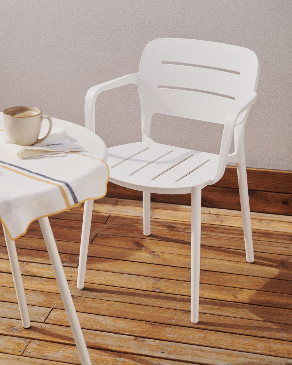Scaun exterior dining alb din plastic Morella Kave Home