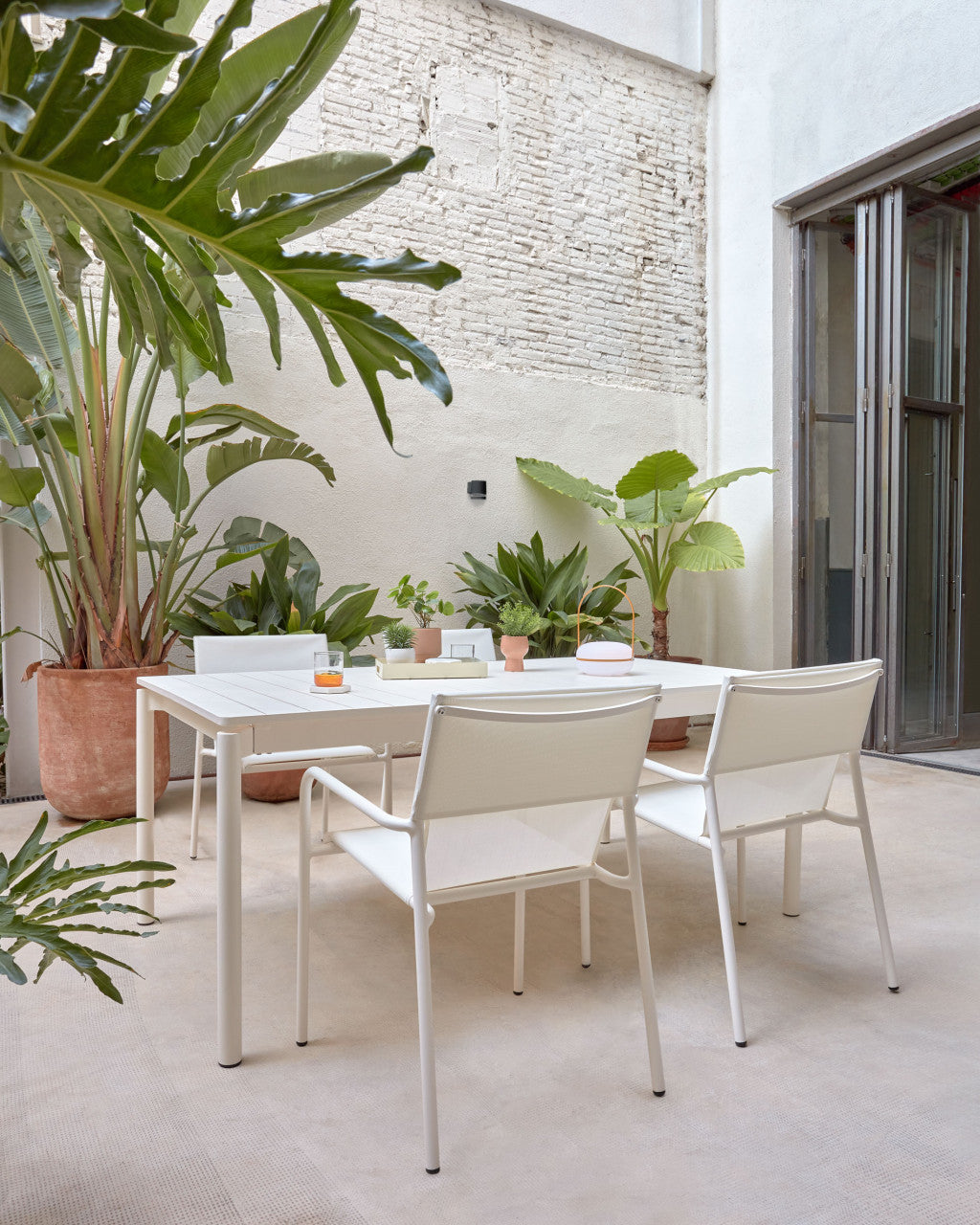 Scaun exterior dining alb din textil Zaltana Kave Home
