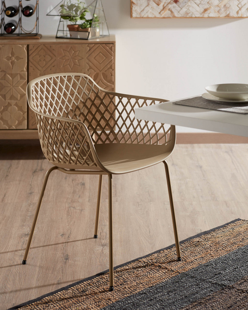Scaun exterior dining bej din metal Quinn Kave Home