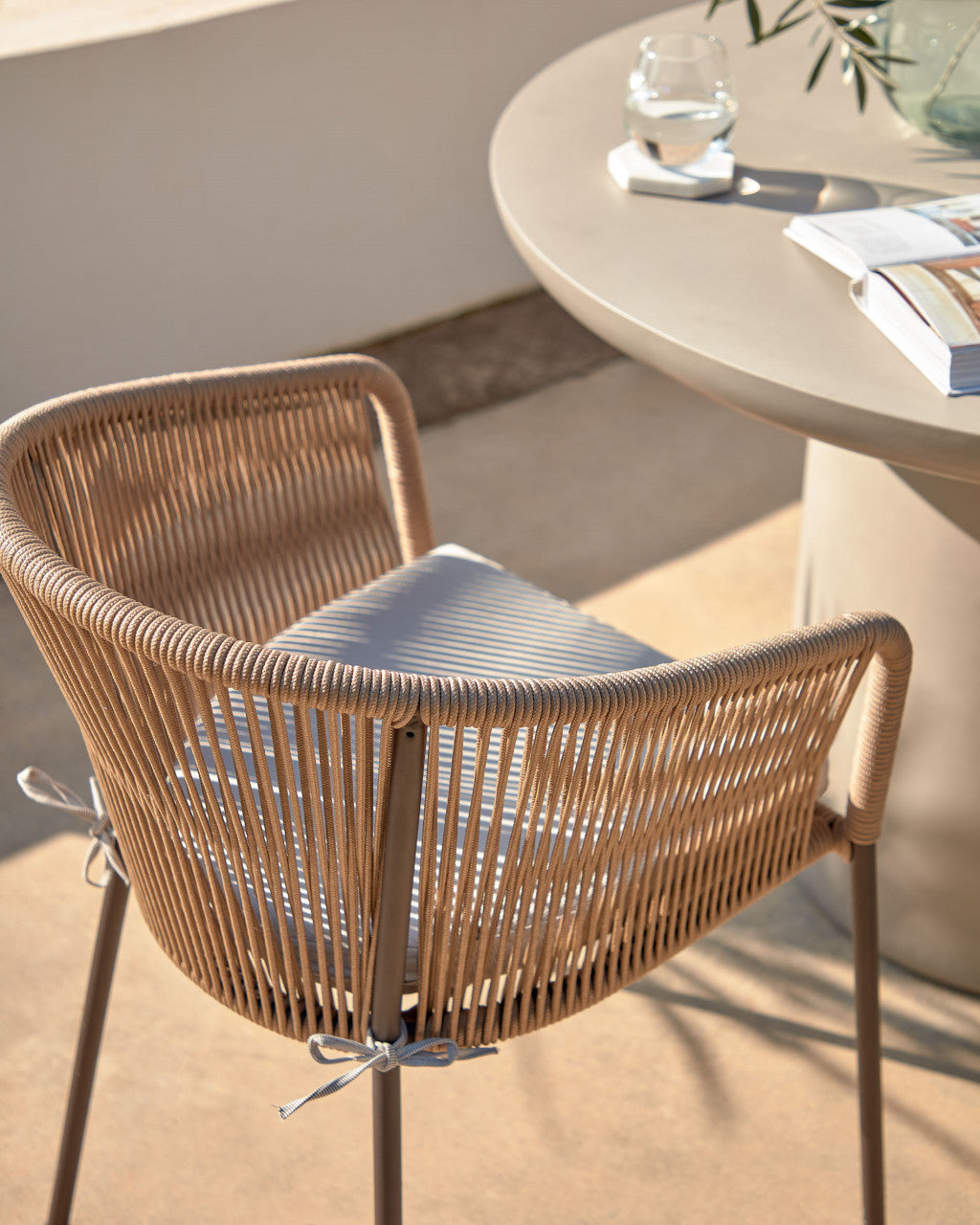 Scaun exterior dining bej din metal Yanet Kave Home