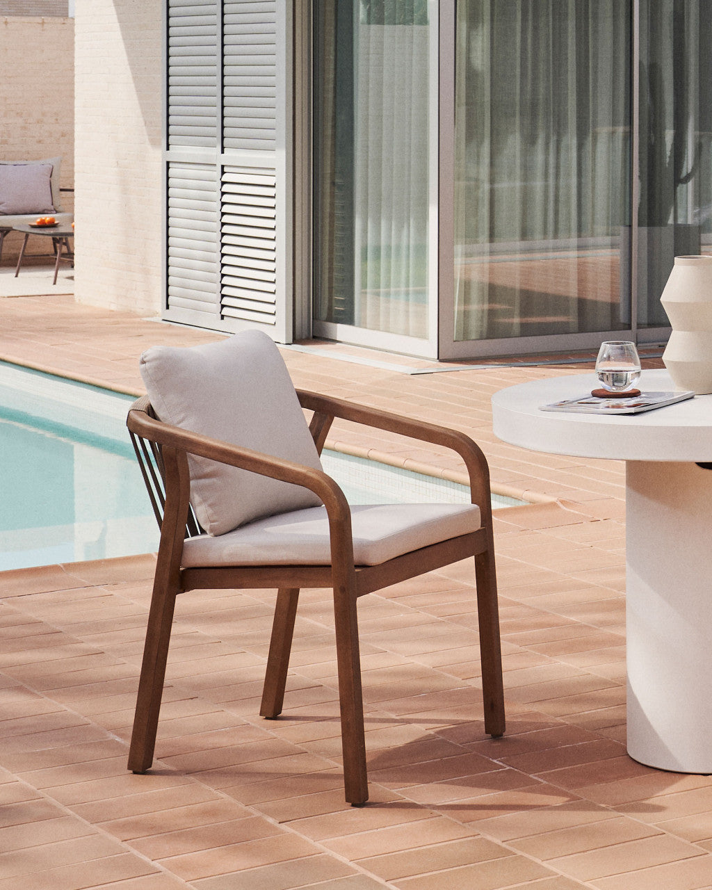Scaun exterior dining bej/maro din lemn Malaret Kave Home