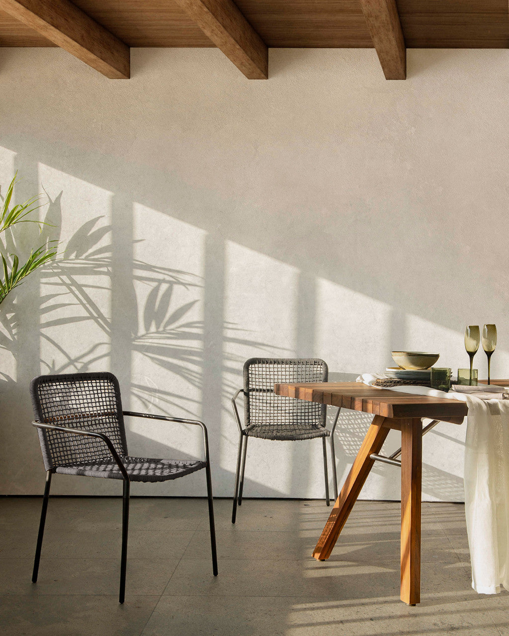 Scaun exterior dining gri inchis din metal Boomer Kave Home