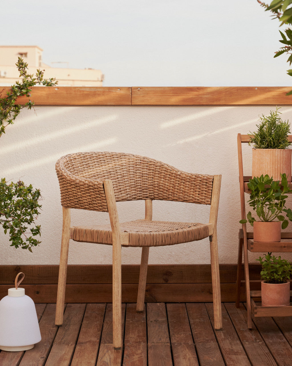 Scaun exterior dining maro din lemn Polar Kave Home