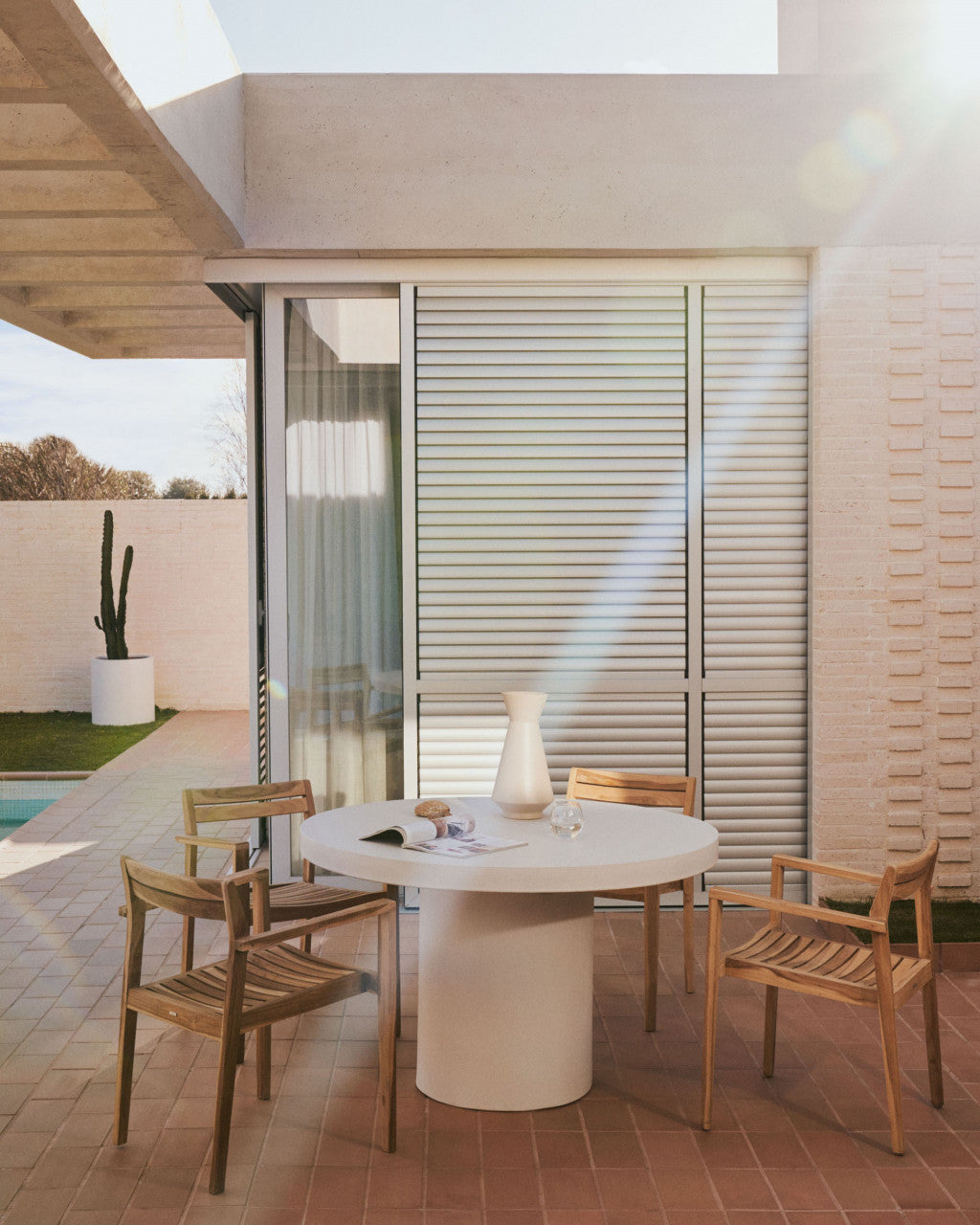 Scaun exterior dining maro din lemn Victoire Kave Home