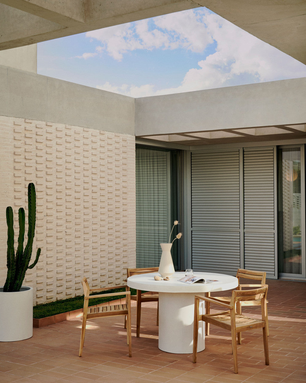 Scaun exterior dining maro din lemn Victoire Kave Home