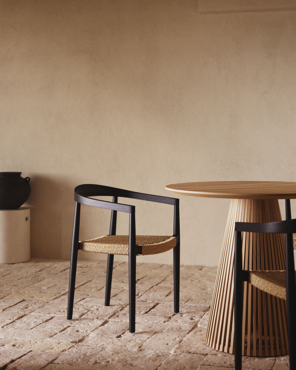 Scaun exterior dining maro/negru din lemn Ydalia Kave Home