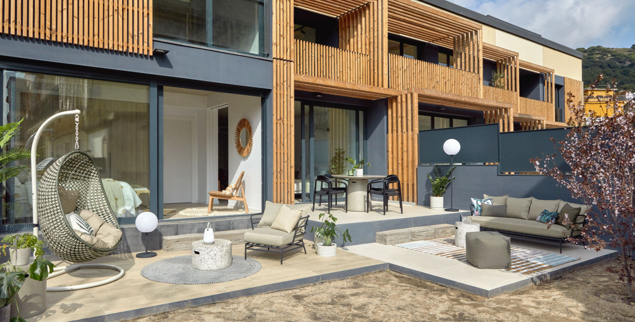 Scaun exterior dining negru din lemn Nina Kave Home