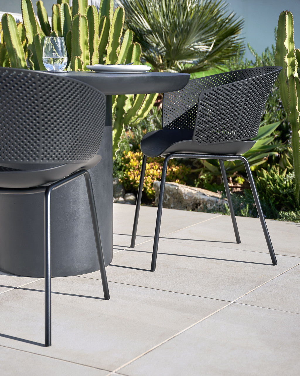 Scaun exterior dining negru din metal Yeray Kave Home