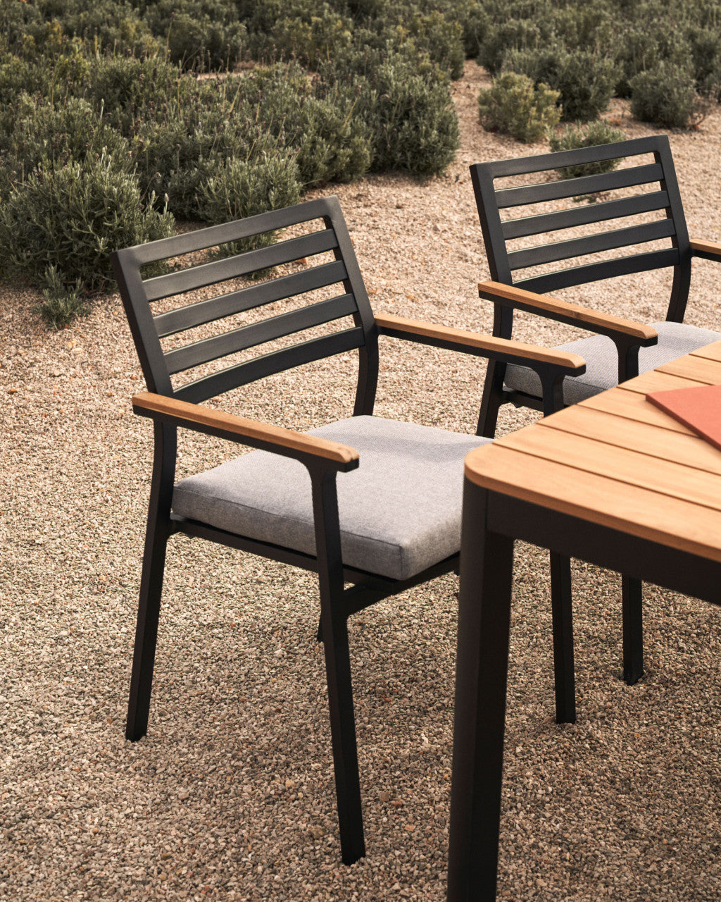 Scaun exterior dining negru din textil Bona Kave Home