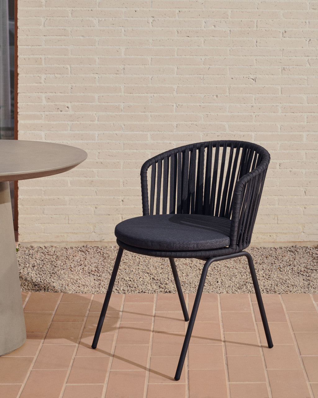 Scaun exterior dining negru din textil Saconca Kave Home
