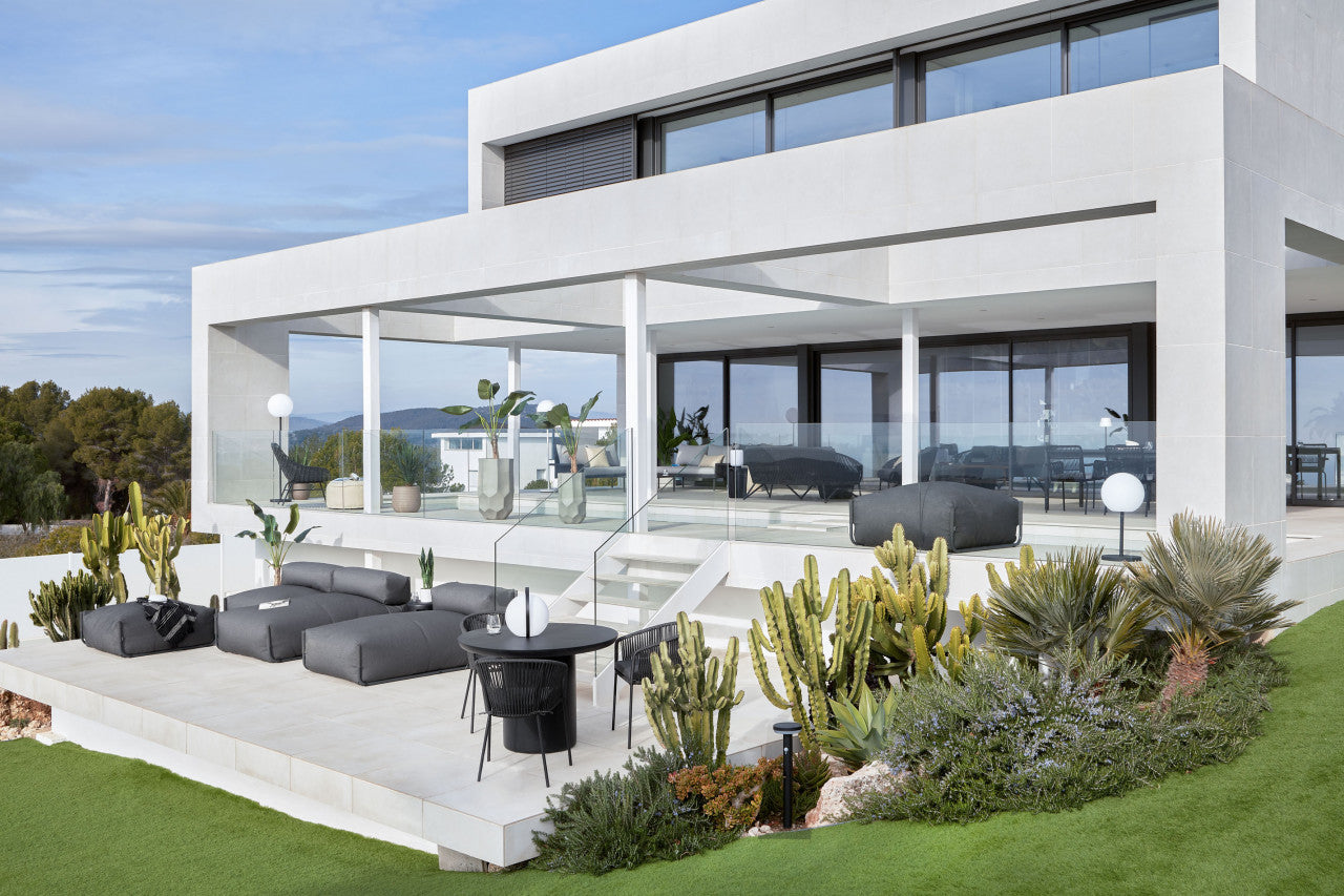 Scaun exterior dining negru din textil Yanet Kave Home