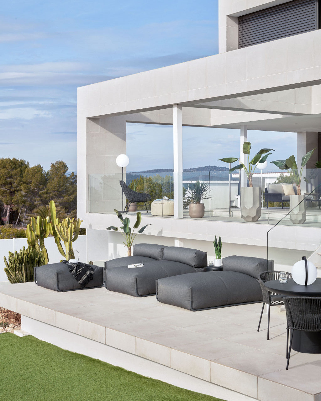Scaun exterior dining negru din textil Yanet Kave Home