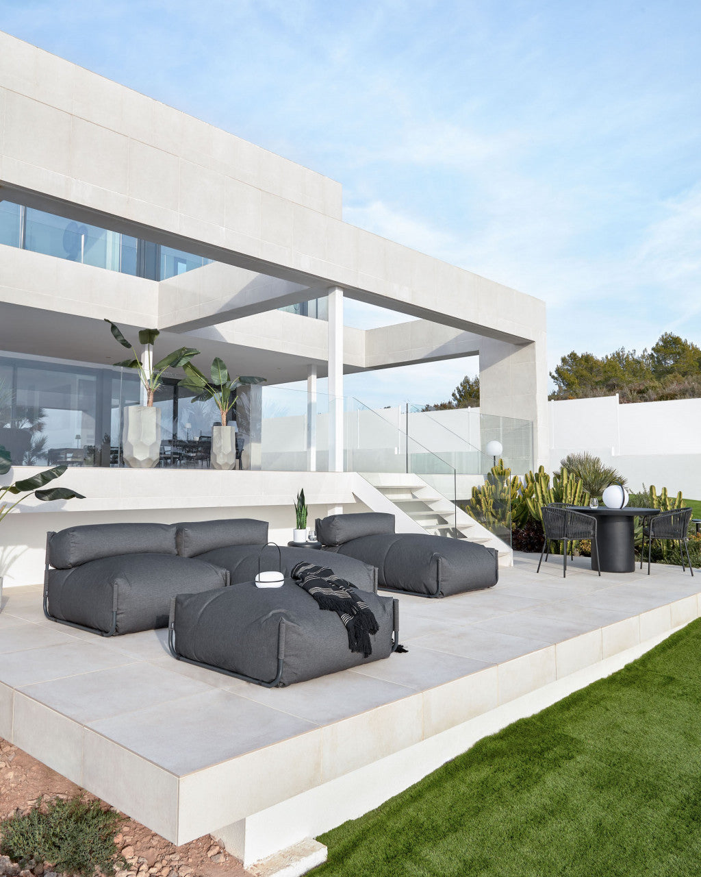 Scaun exterior dining negru din textil Yanet Kave Home