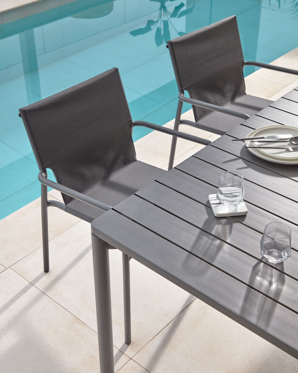 Scaun exterior dining negru din textil Zaltana Kave Home