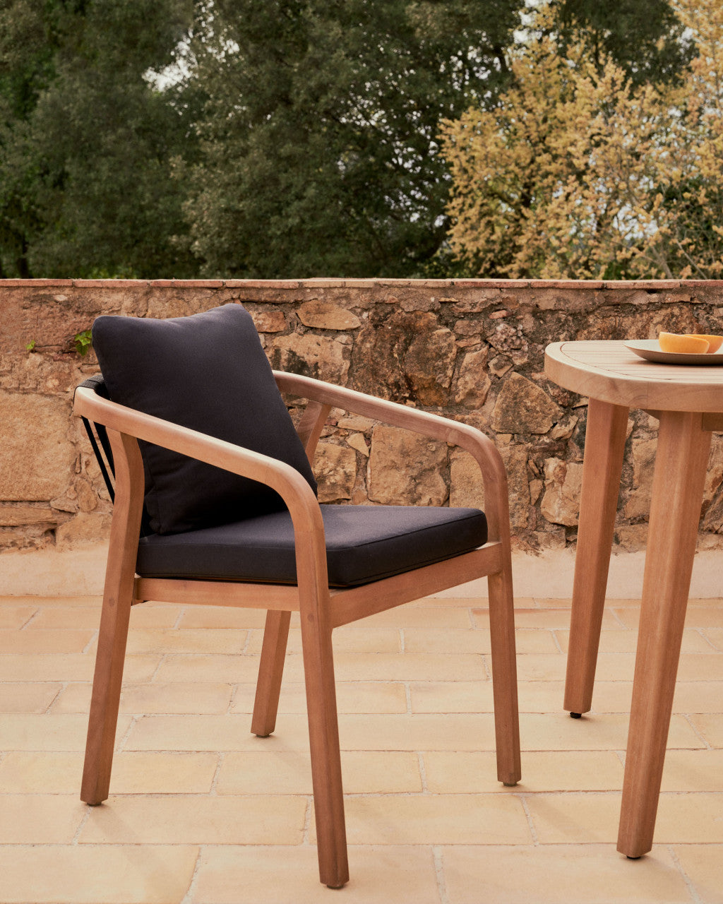 Scaun exterior dining negru/maro din lemn Malaret Kave Home