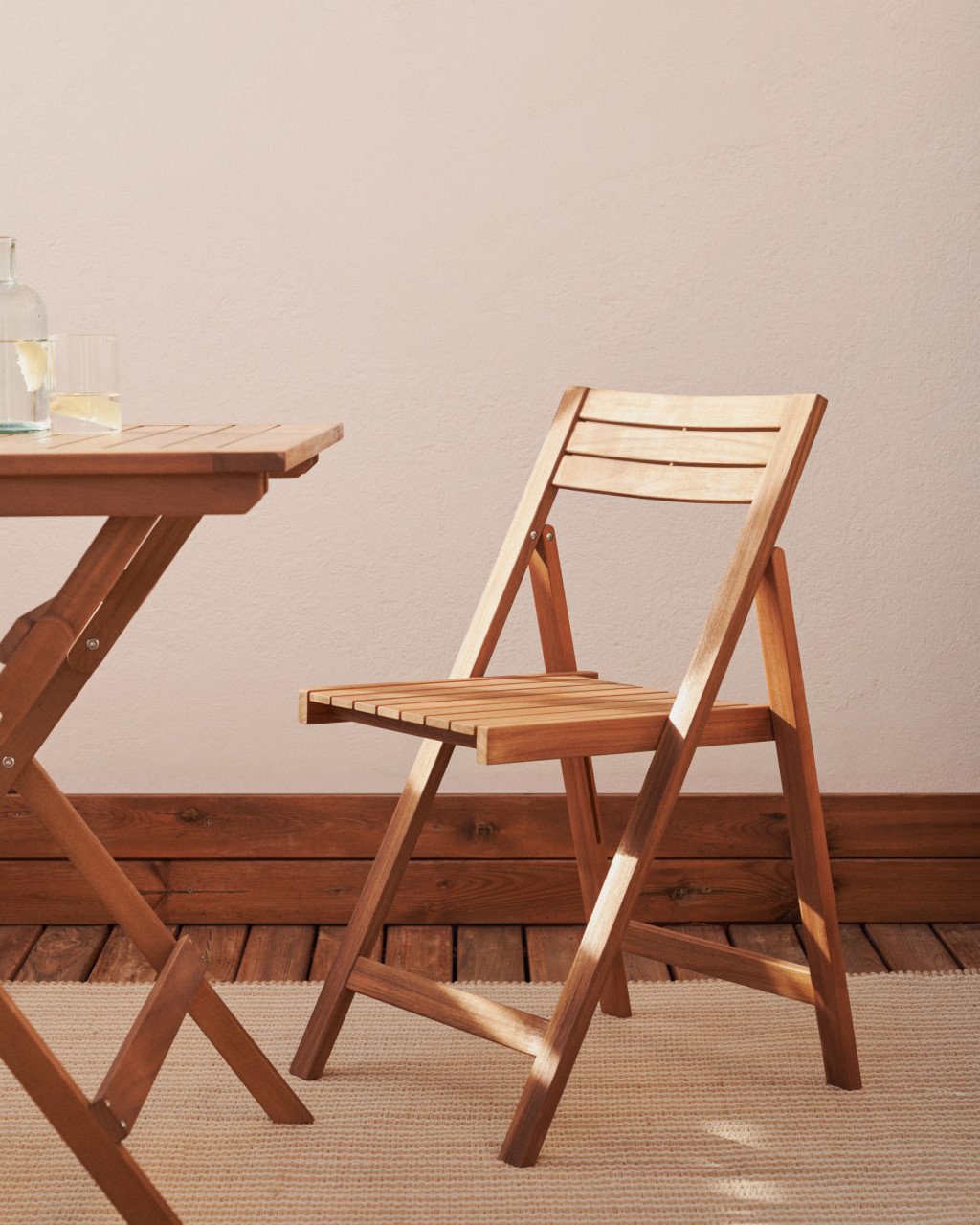 Scaun exterior dining pliabil maro din lemn Sadirar Kave Home