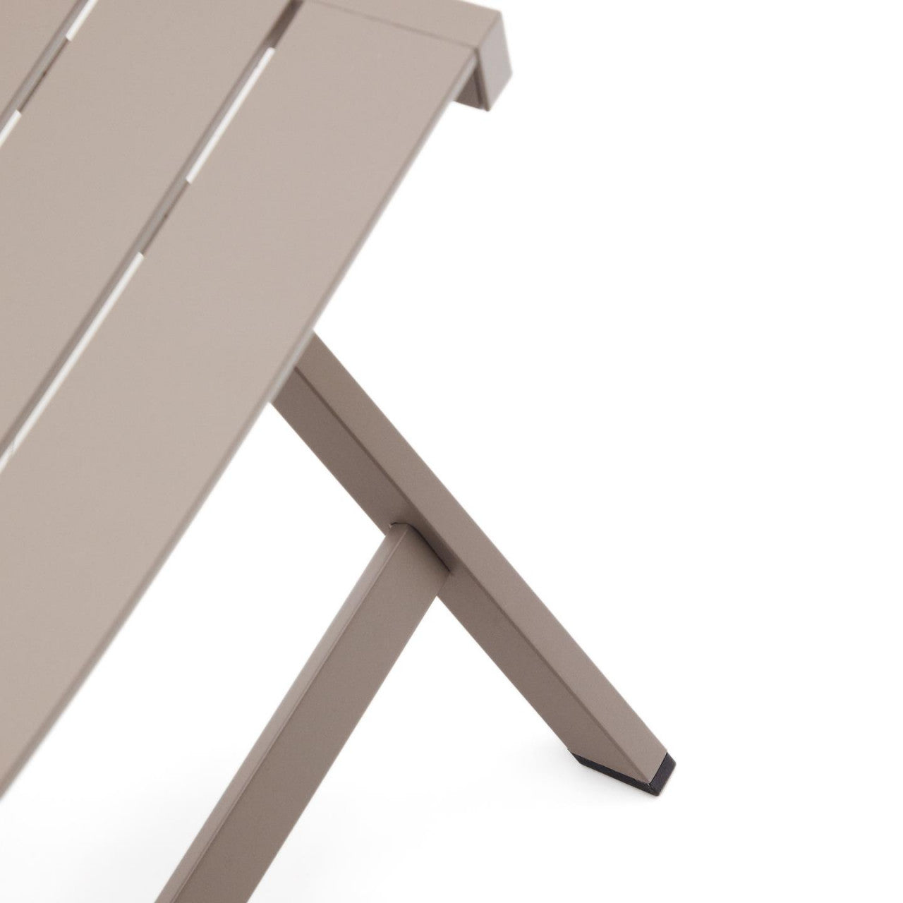 Scaun exterior dining pliabil maro din metal Torreta Kave Home