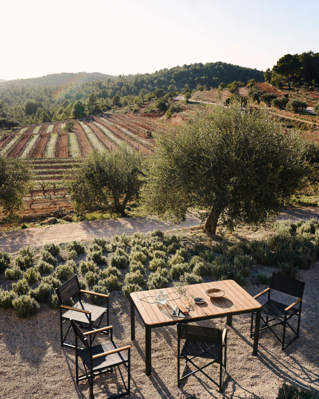 Scaun exterior dining pliabil negru din textil Llado Kave Home
