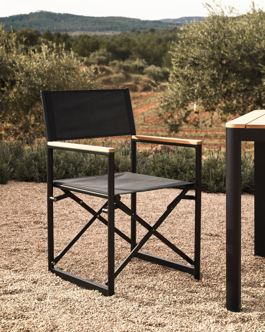 Scaun exterior dining pliabil negru din textil Llado Kave Home