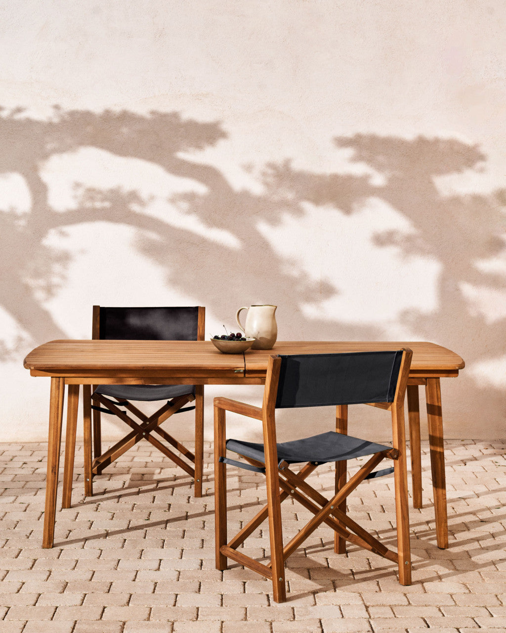 Scaun exterior dining pliabil negru/maro din textil Thianna Kave Home