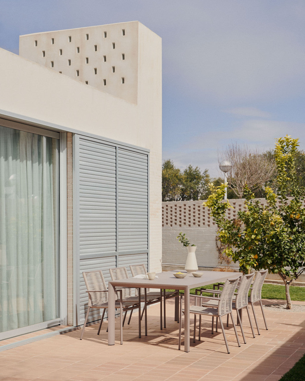 Scaun exterior maro din metal Culip Kave Home