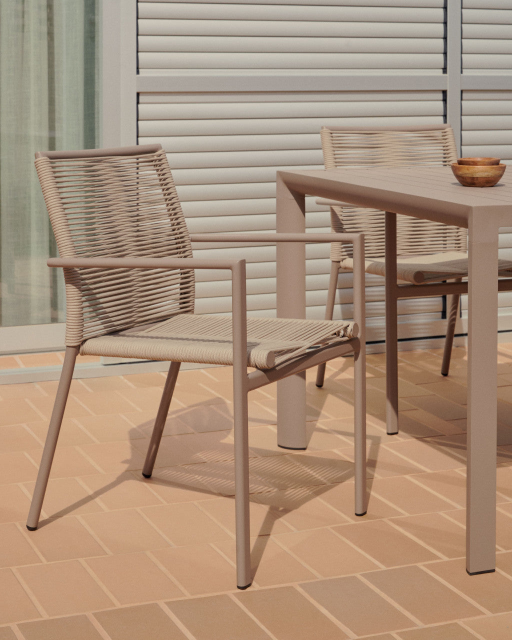 Scaun exterior maro din metal Culip Kave Home