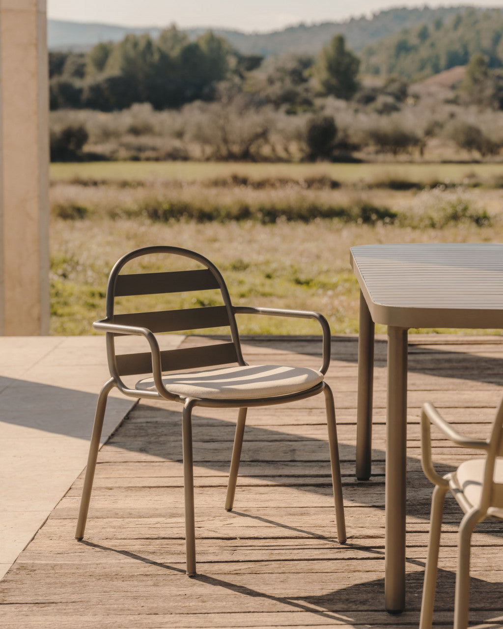 Scaun exterior verde din metal Joncols Kave Home