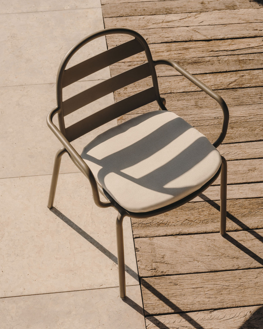 Scaun exterior verde din metal Joncols Kave Home