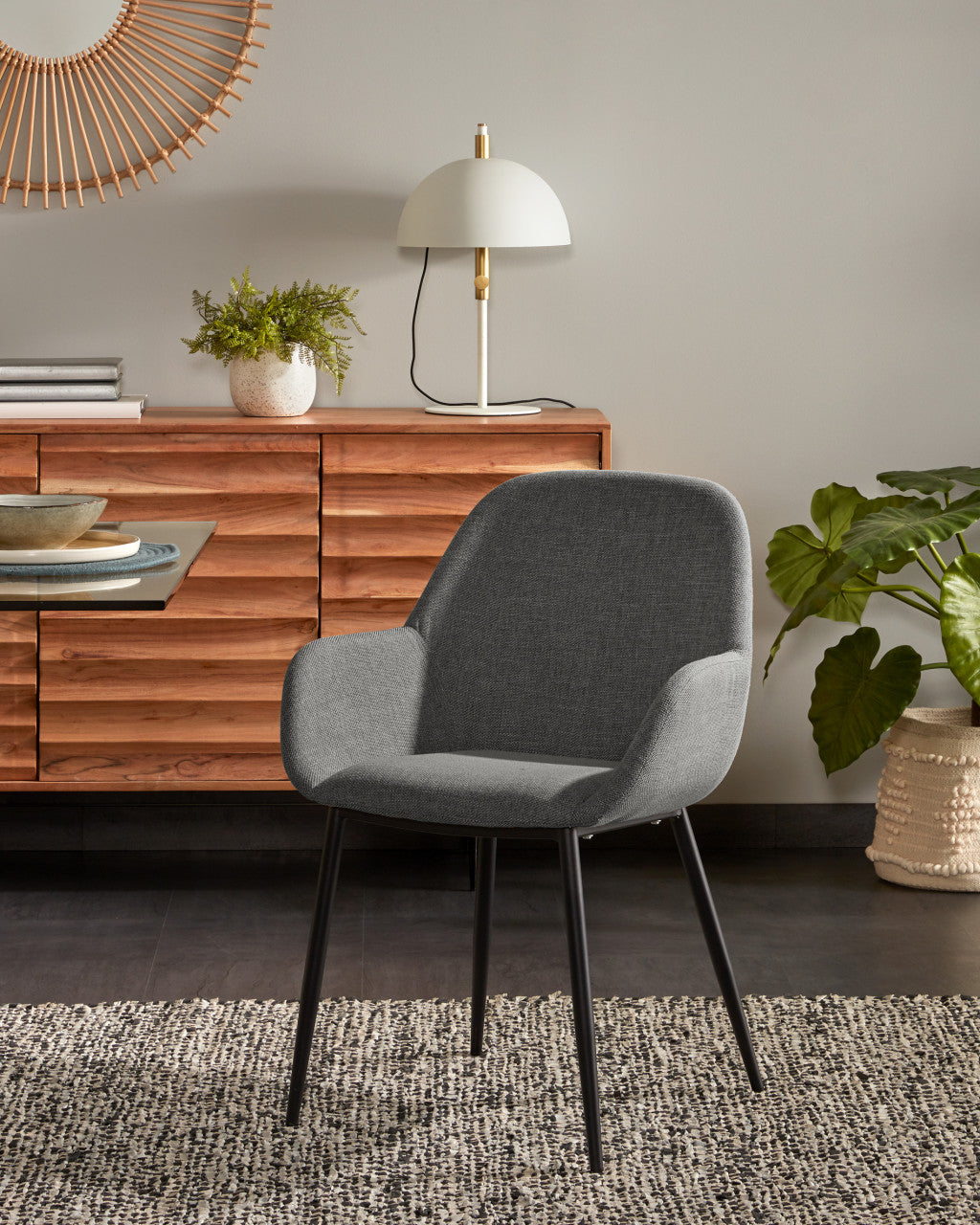 Scaun gri inchis din textil Konna Kave Home