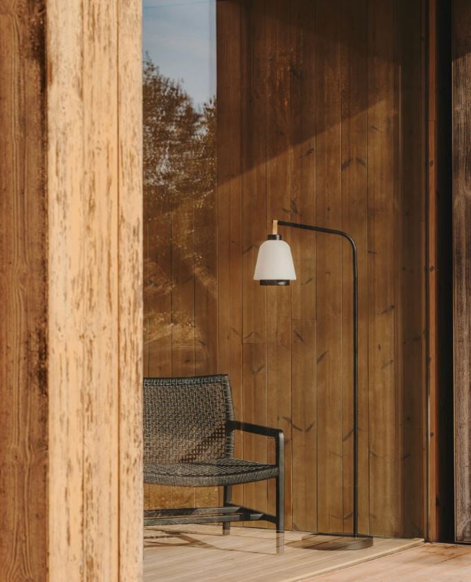 Suport pentru lampa portabila neagra din metal Nali Kave Home