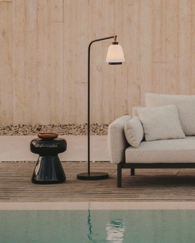 Suport pentru lampa portabila neagra din metal Nali Kave Home