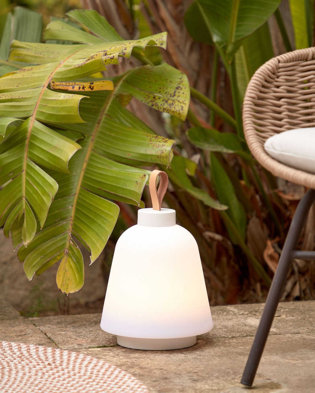 Veioza alba din metal 24 cm Uliana Kave Home