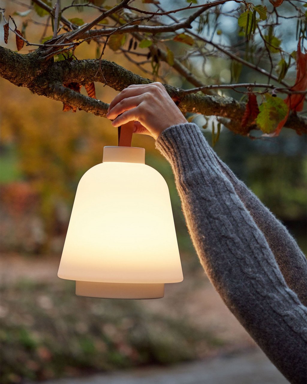 Veioza alba din metal 24 cm Uliana Kave Home