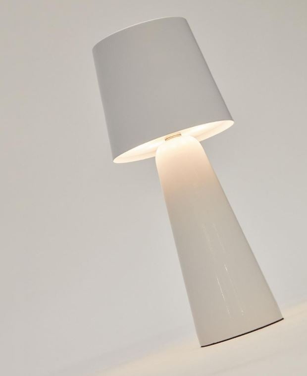 Veioza alba din metal 25 cm Arenys Kave Home