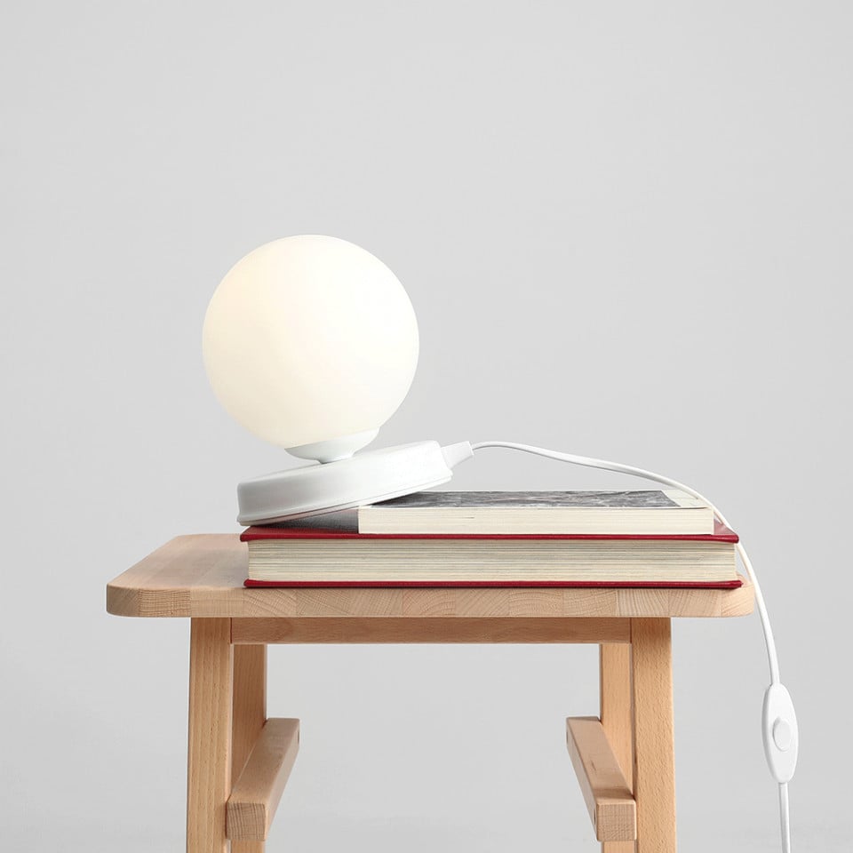 Veioza alba din sticla 17 cm Ball S Aldex