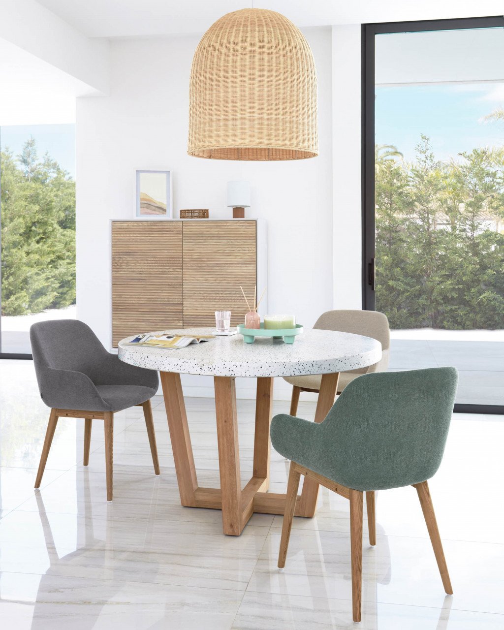 Veioza alba/maro din ceramica 28 cm Eshe Kave Home