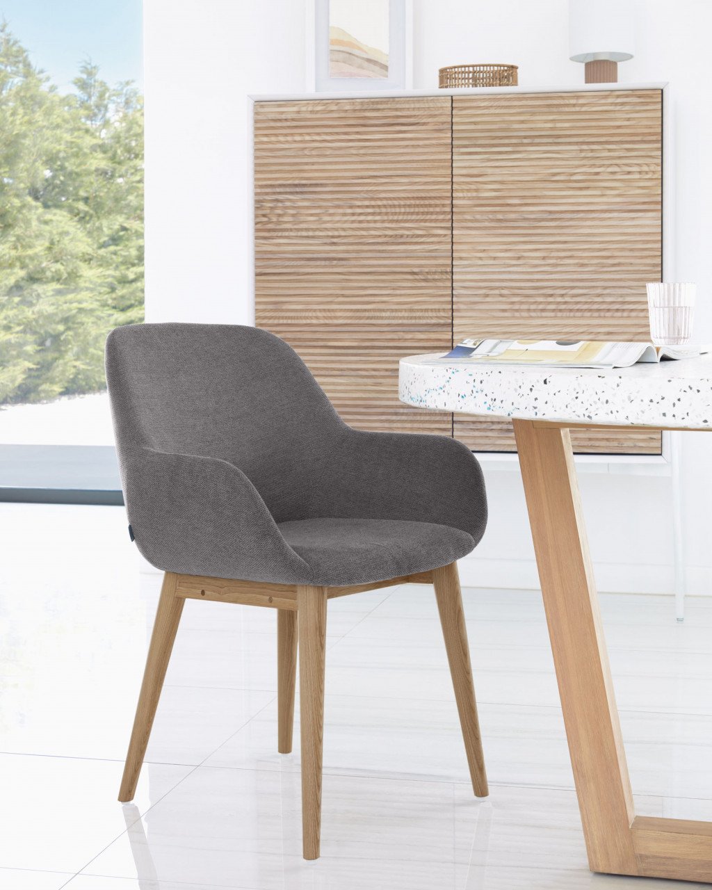 Veioza alba/maro din ceramica 28 cm Eshe Kave Home