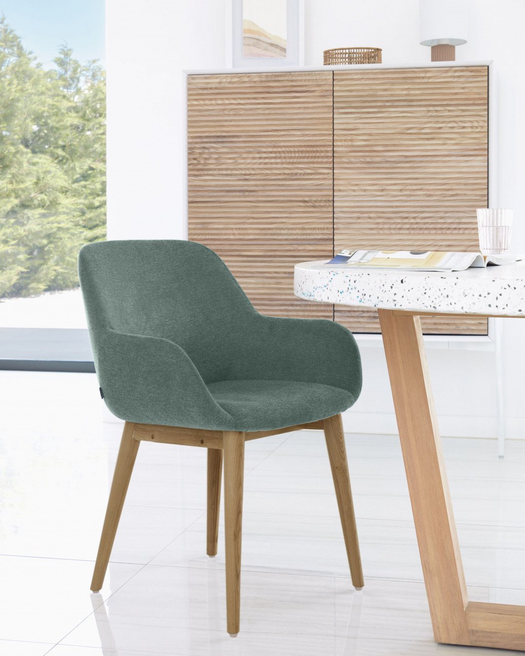 Veioza alba/maro din ceramica 28 cm Eshe Kave Home
