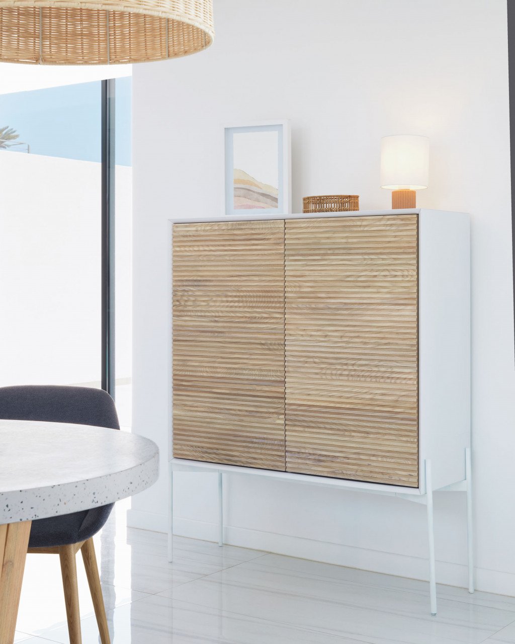 Veioza alba/maro din ceramica 28 cm Eshe Kave Home