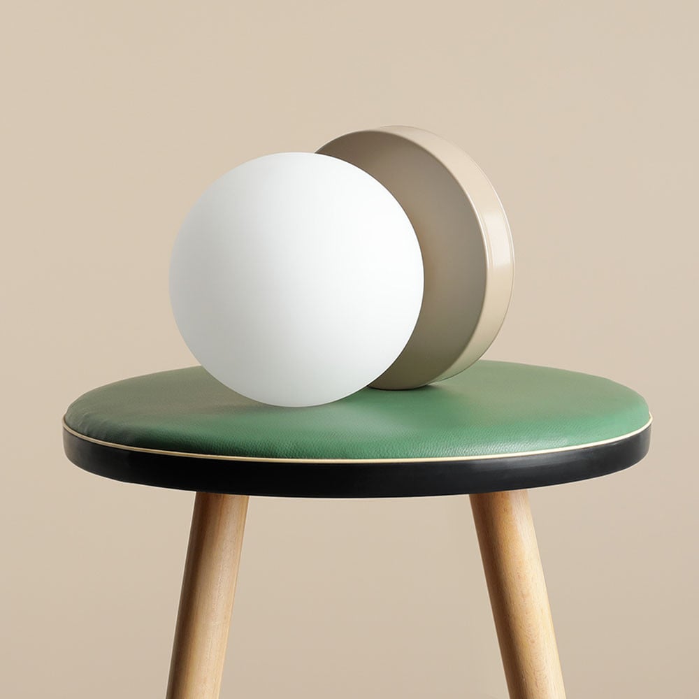 Veioza bej/alba din sticla 17 cm Ball S Aldex