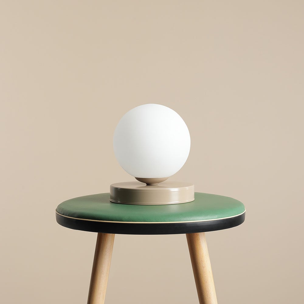 Veioza bej/alba din sticla 17 cm Ball S Aldex