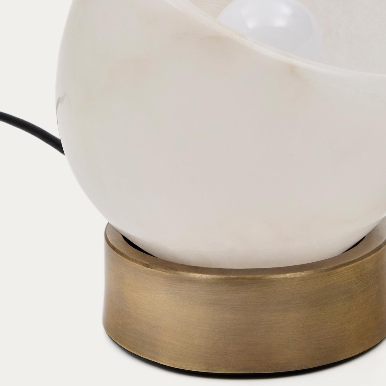 Veioza crem/aurie din metal 17 cm Shenli Kave Home