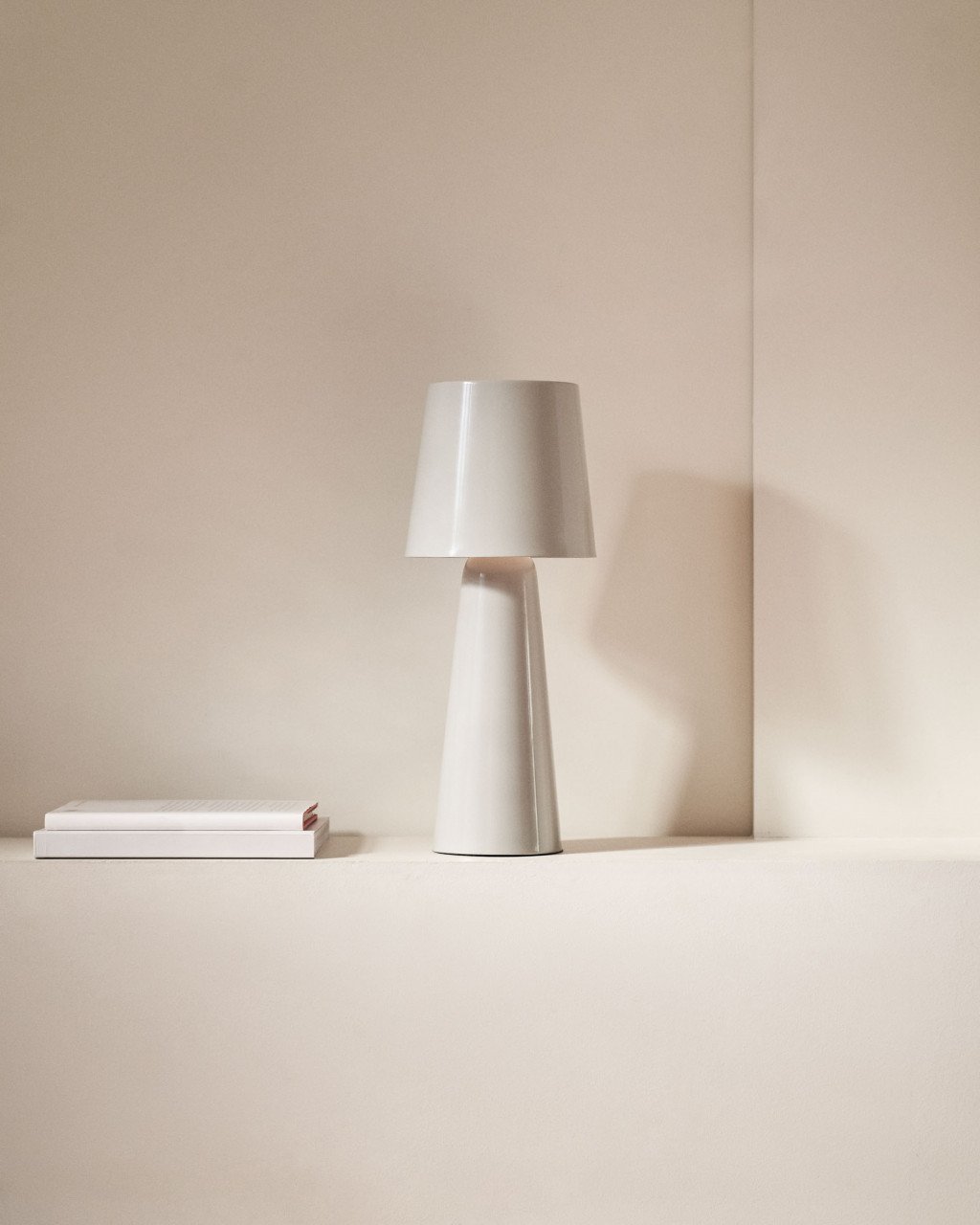 Veioza gri din metal 25 cm Arenys Kave Home