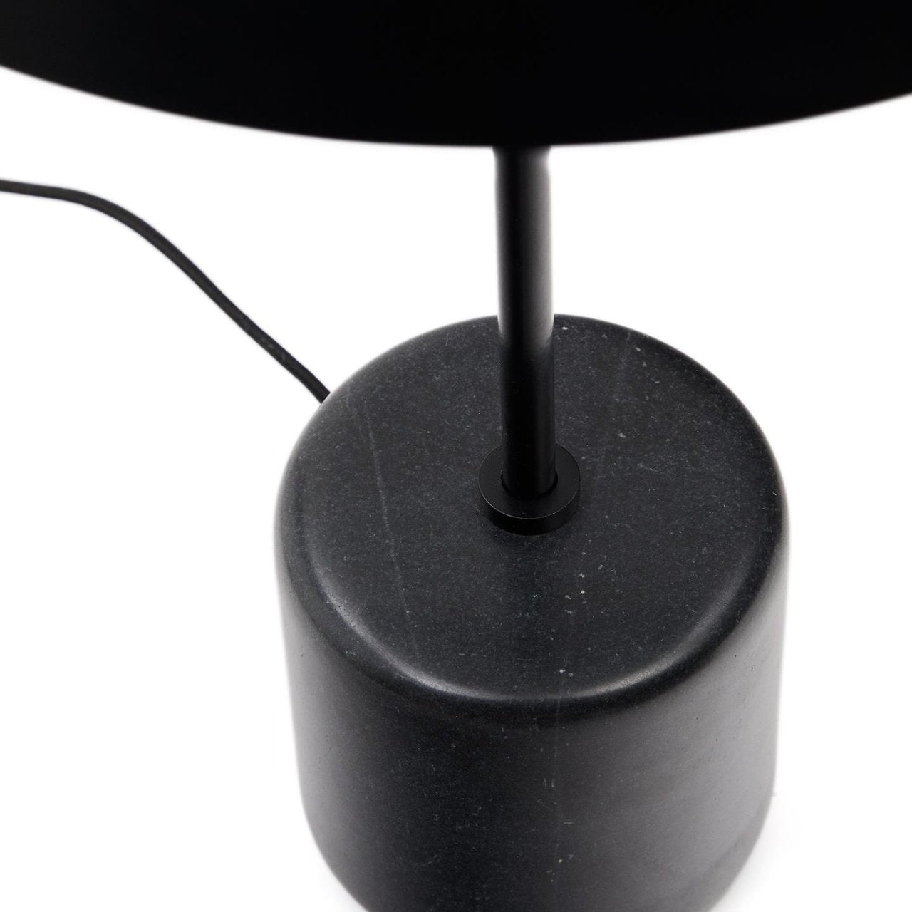 Veioza neagra din marmura 58 cm Sayra Kave Home