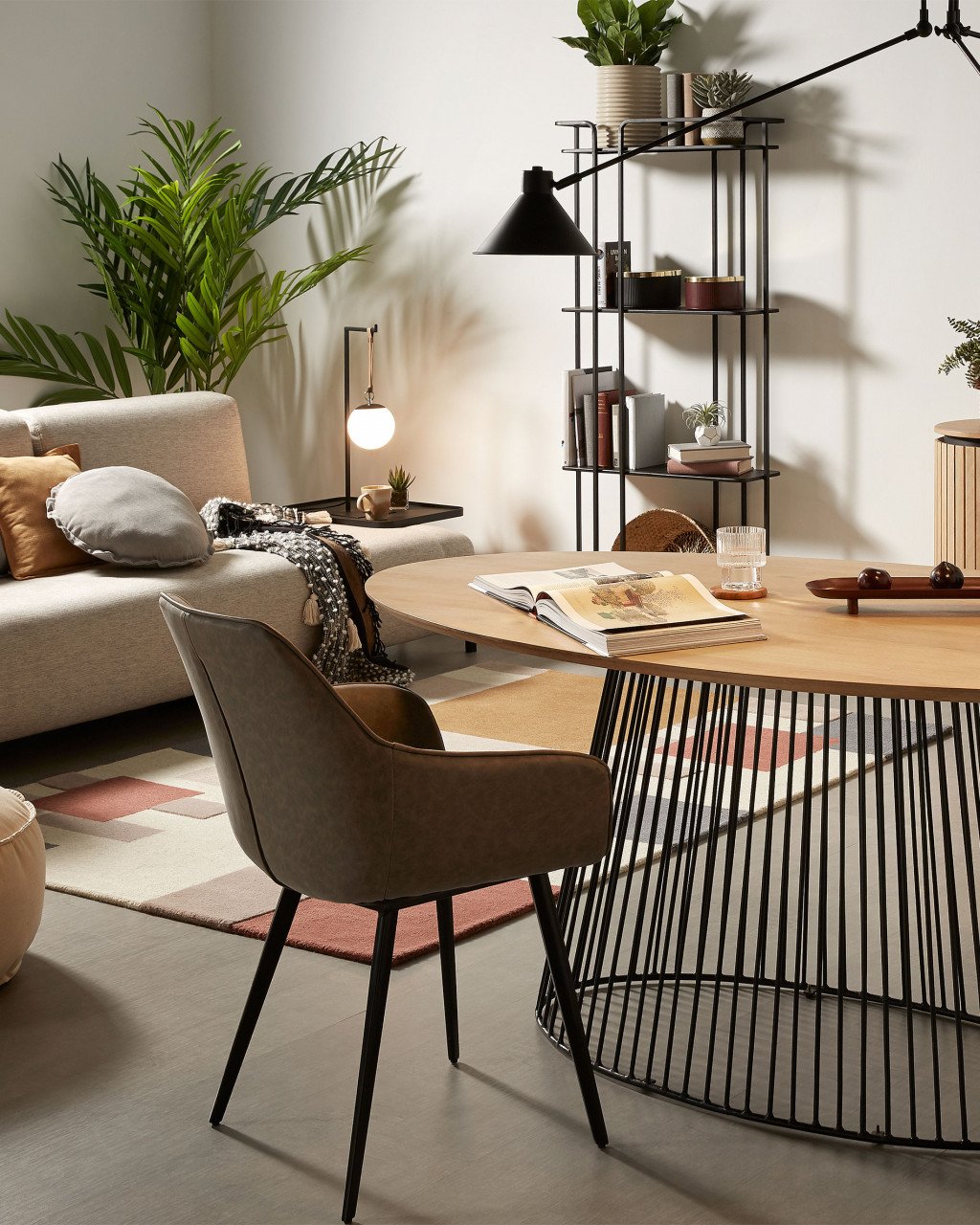 Veioza neagra din metal 60 cm Monteiro Kave Home