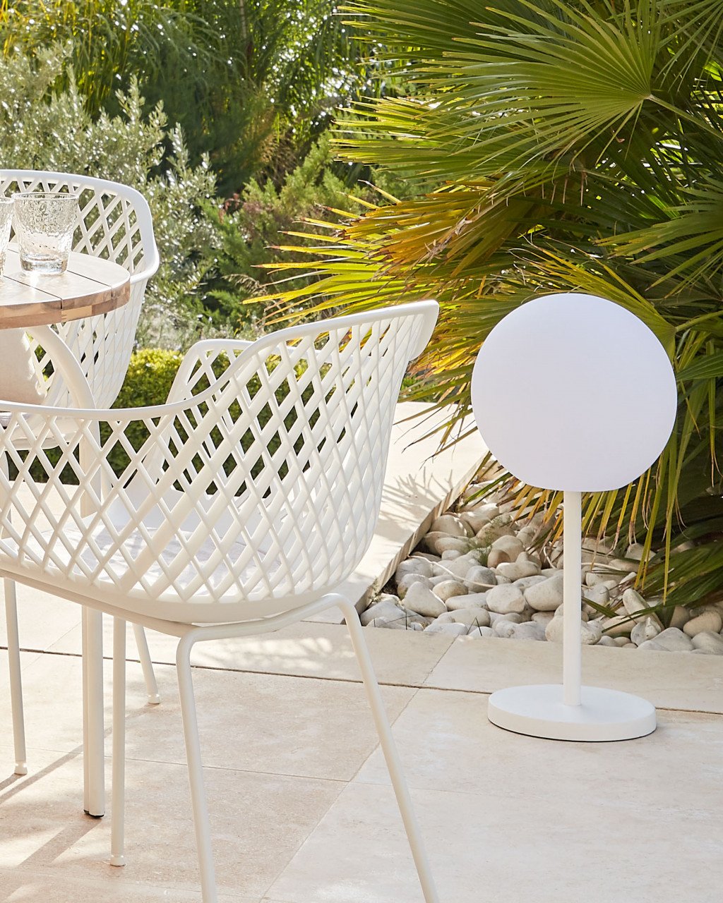 Veioza pentru exterior alba din metal cu USB 64 cm Dinesh Kave Home