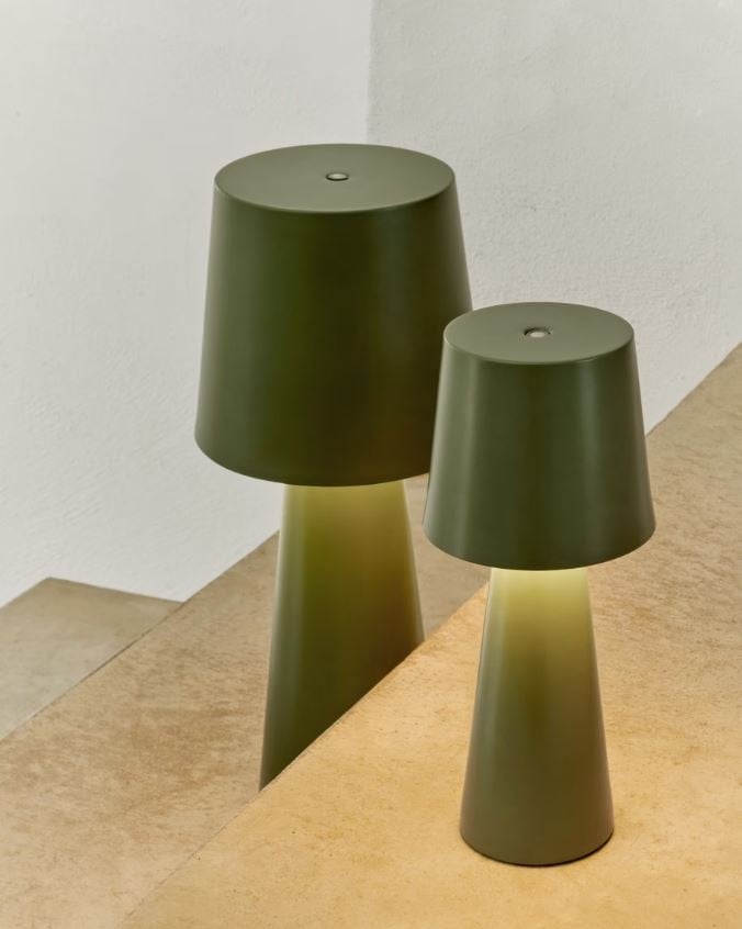 Veioza portabila verde din metal cu USB 25 cm Arenys Kave Home